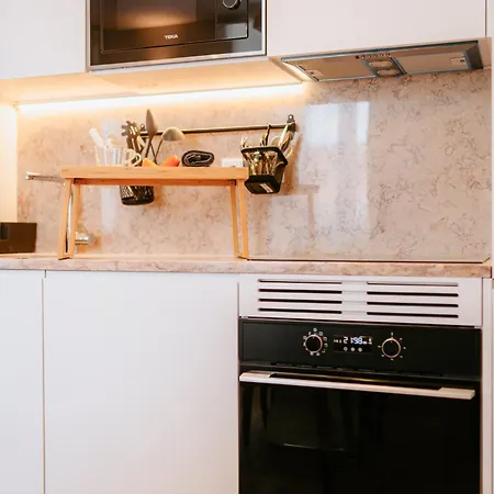 Mary Orange - No 236 1e - Sophisticated Two-bedroom Getaway