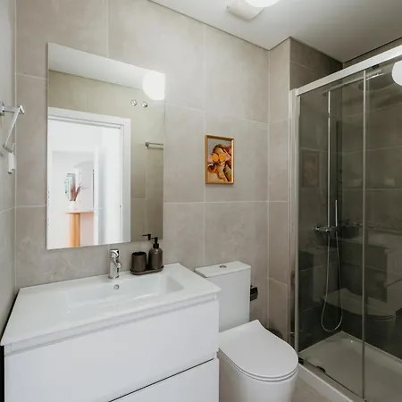 Apartment Mary Orange - No 236 1e - Sophisticated Two-bedroom Getaway Lisbon