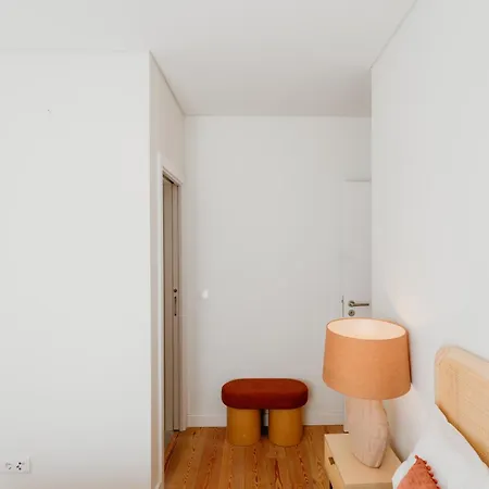 Apartment Mary Orange - No 236 1e - Sophisticated Two-bedroom Getaway Lisbon